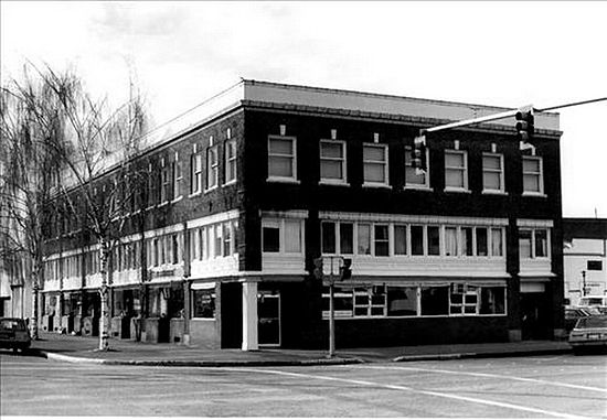 The Willard building was consrtucted in 1924 by H. B. Willard.  It is located in Longview Washington at 1200-1210 Broadway OR 1408 Twelfth Ave.  Leonard Martins Order Book for Columbia Terra Cotta Company lists this as order# 106, Glaze# 117.